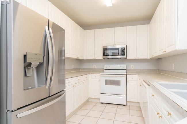 Building Photo - 2 Bed 2 Bath Condo in Westbriar Condominiums