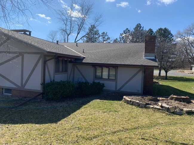 Building Photo - Looking for country living? Check out this...