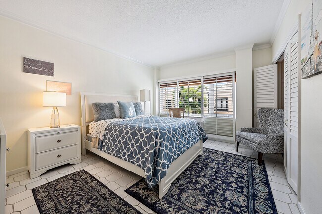 Building Photo - 250 Bradley Pl