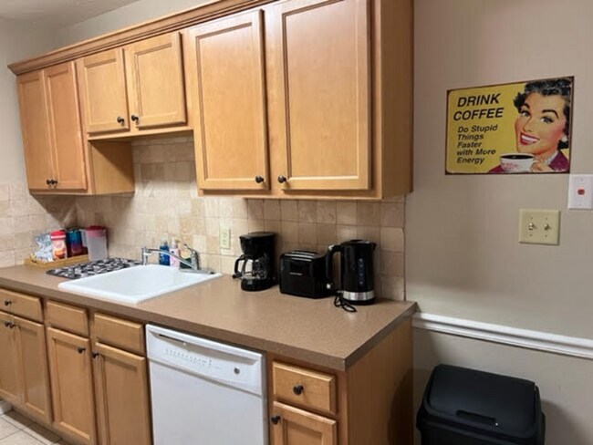 Building Photo - 1700 SW 16th Ct