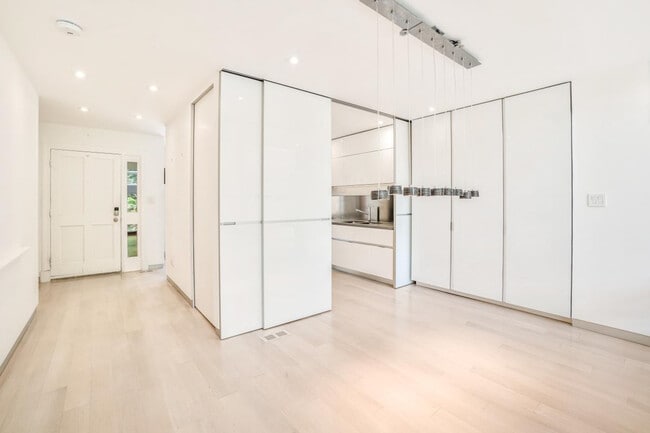 Building Photo - 3927 Georgetown Ct NW