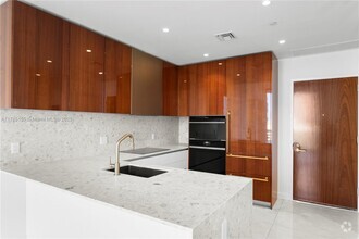 Building Photo - 2678 Tigertail Ave