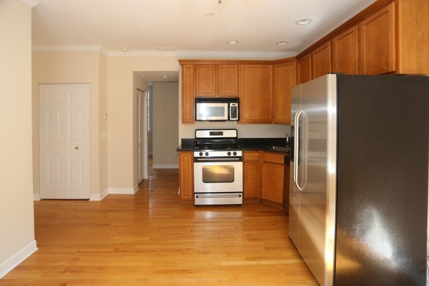 Building Photo - 3257 N Clifton Ave