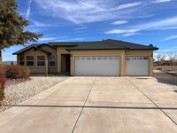 Building Photo - 3-bedroom Home in Desert Lakes Subdivision, Fernley