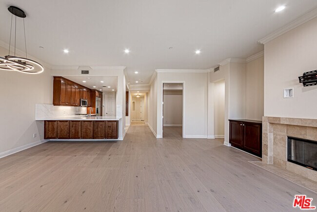 Building Photo - 143 N Arnaz Dr