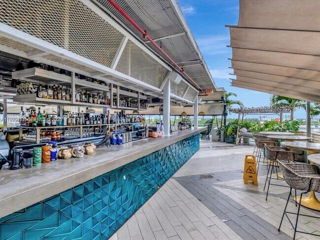 Building Photo - 121 NE 34th St