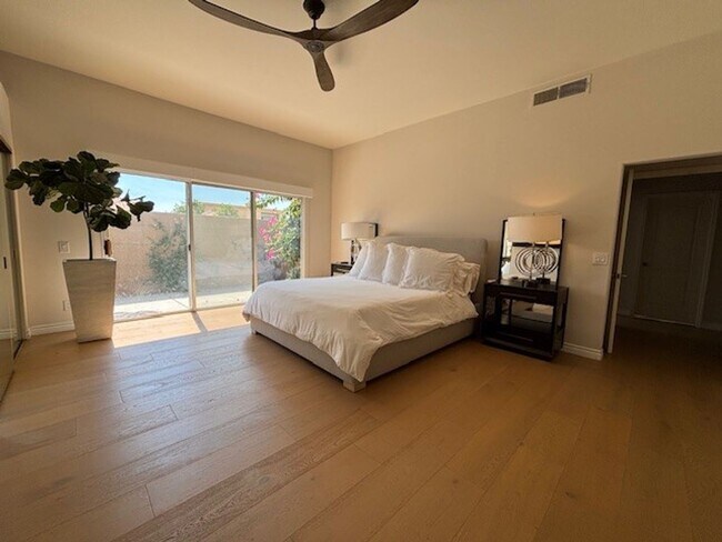Building Photo - 3 Bedroom 2 Bath Short Term Rental August through October