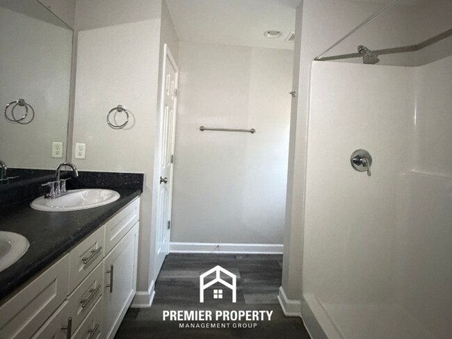 Building Photo - Beautiful 4BR/2BA Tuscaloosa Home | 1,497 Sq Ft, Covered Back Patio & 2-Car Garage