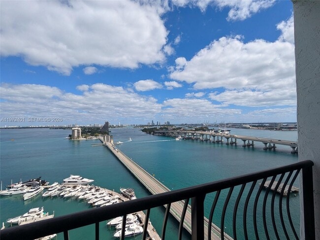 Building Photo - 555 NE 15th St