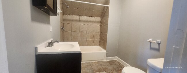 Building Photo - 1415 E 75th St