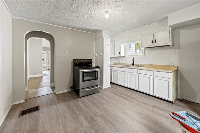 Building Photo - 401-401.5-4015 N Colorado Ave