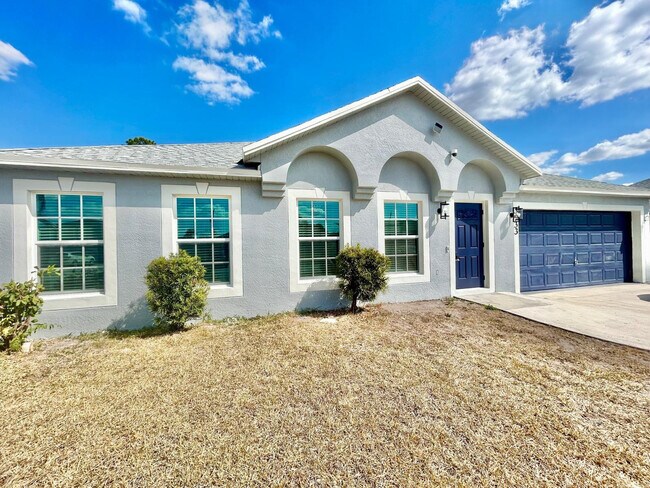 Building Photo - 3933 SW Kakopo St