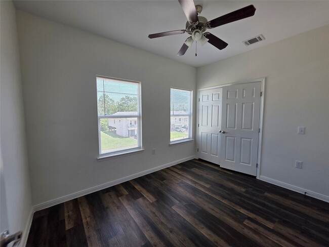 Building Photo - 6210 Lacey Oak Dr