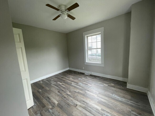 Building Photo - 17 Laurel Ave