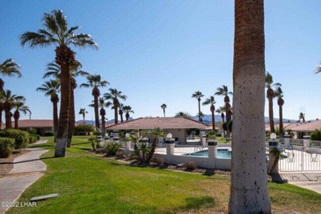 Building Photo - Desirable Windsor Beach Condo! Unfurnished...