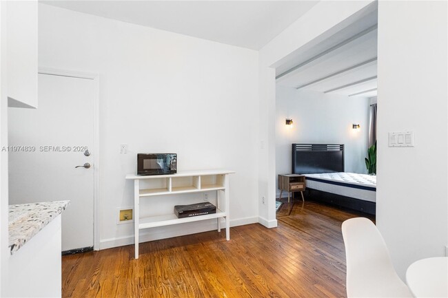 Building Photo - 439 15th St