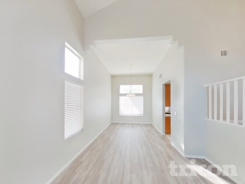 Building Photo - 9221 Valador Ave