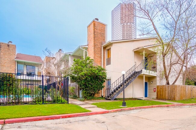 Building Photo - 1818 Augusta Dr