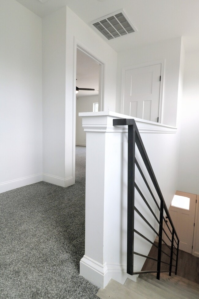 Building Photo - 128 Independence Ln