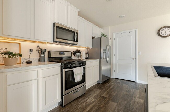 Building Photo - 3 Pinnacle Pl