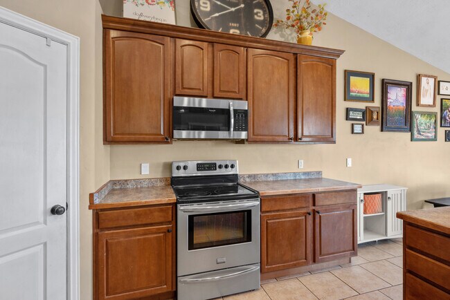Building Photo - 1396 S Lukas Ln