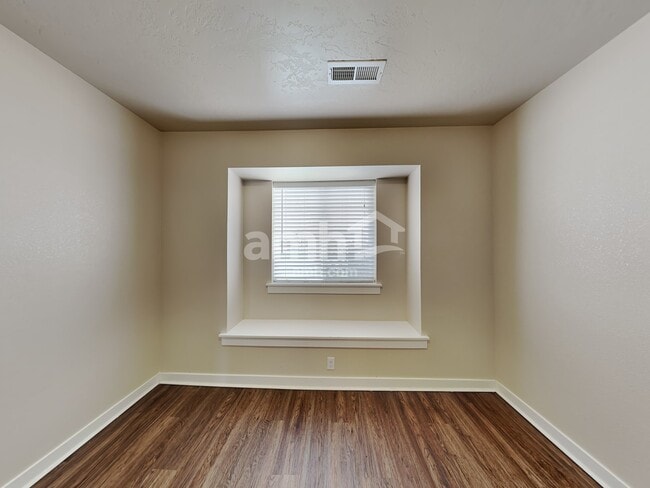 Building Photo - 1765 N Buffalo Bill Ave