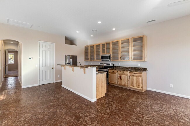 Building Photo - Country living at its finest!