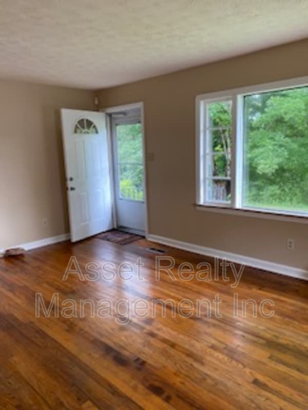 Building Photo - 4403 Coffey St SW