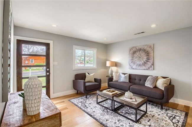 Building Photo - 1805 Rhodes Rd