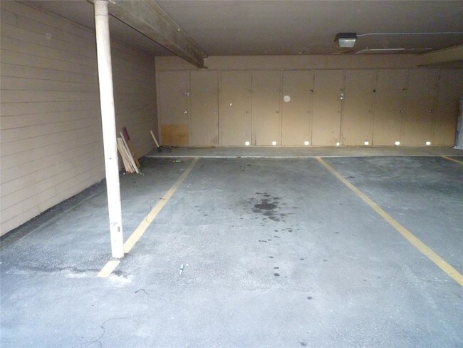 Building Photo - 3809 N Braeswood Blvd