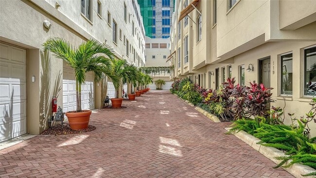 Building Photo - 235 Cocoanut Ave