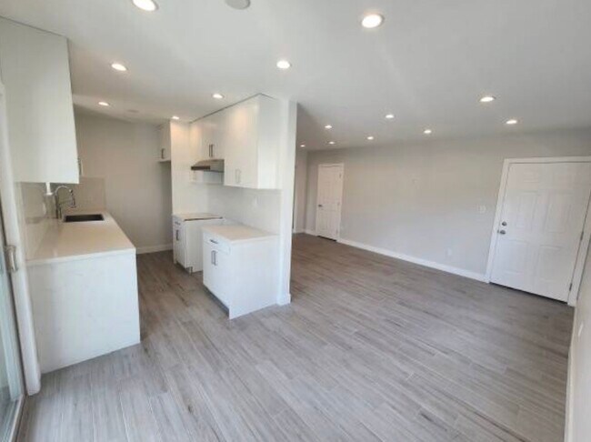 Building Photo - 10845 White St