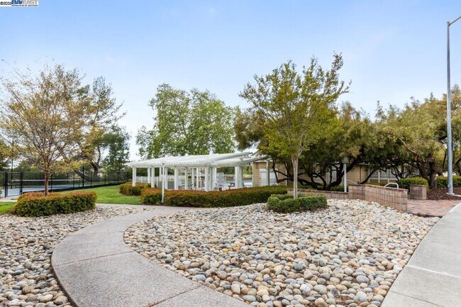Building Photo - 122 Lynx Ct