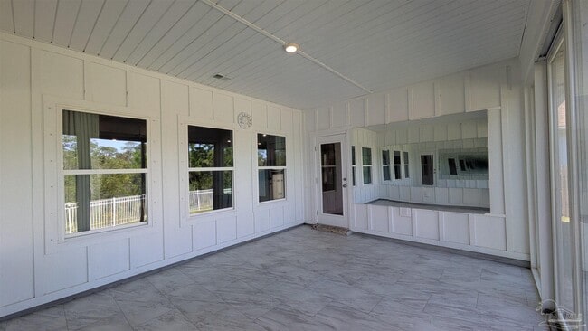 Building Photo - 3333 Southwind Dr
