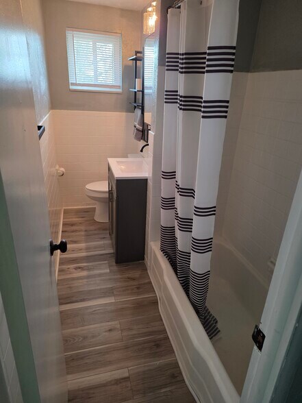 Building Photo - 5052 Azalea Dr