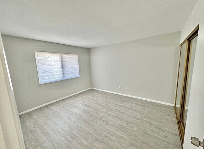 Building Photo - COMING SOON!! Charming 3 Bedroom Condo in Gated Palm Springs Community!