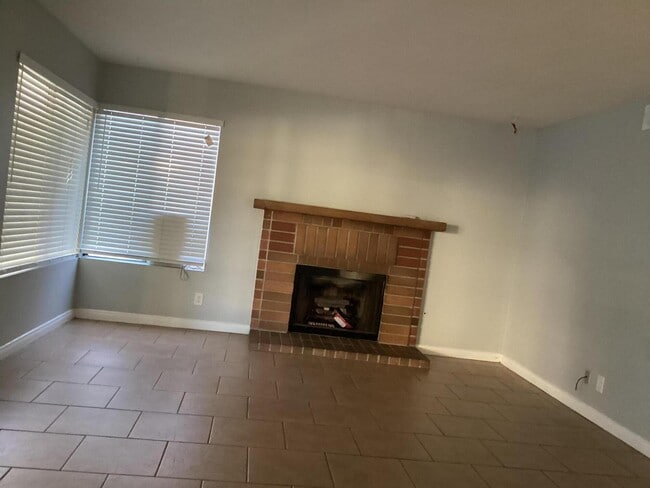 Building Photo - 36818 Little Leaf Dr