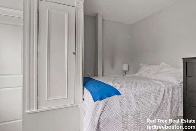 Building Photo - 139 Adams St