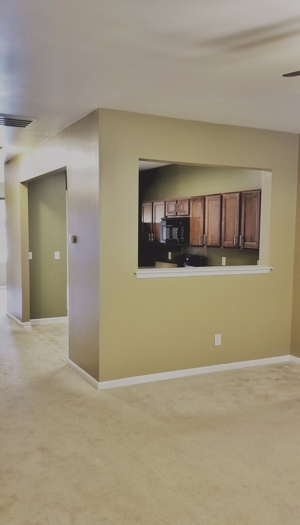 Building Photo - Stunning Town Home in Popular Liberty Hall