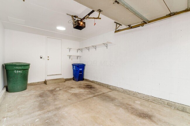 Building Photo - 5841 Elmbridge Ln
