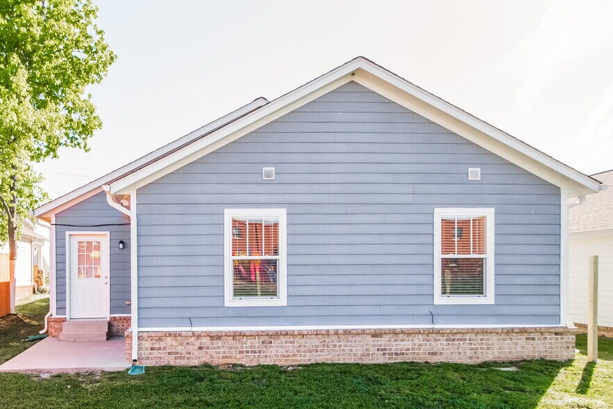 Building Photo - 328 School House Ct