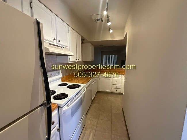 Building Photo - 2 bed Condo in Country Club Villas