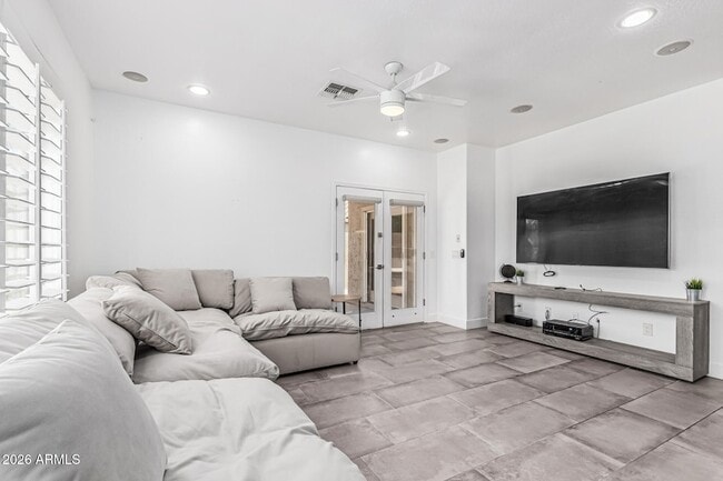 Building Photo - 3777 E Vallejo Dr