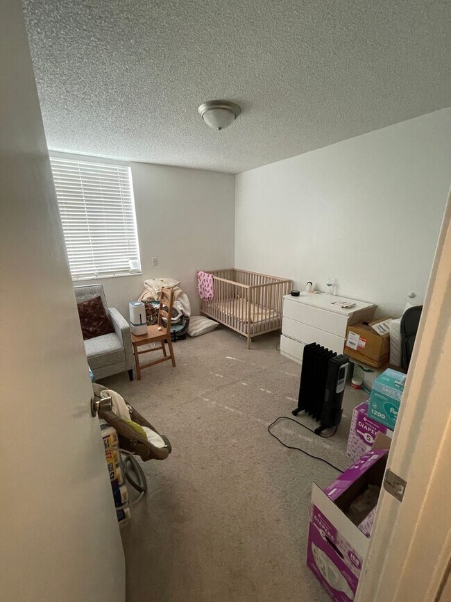 Building Photo - Spacious Ground Level 2 Bedroom 1 Bath