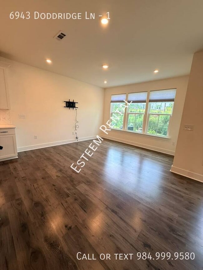 Building Photo - 6943 Doddridge Ln