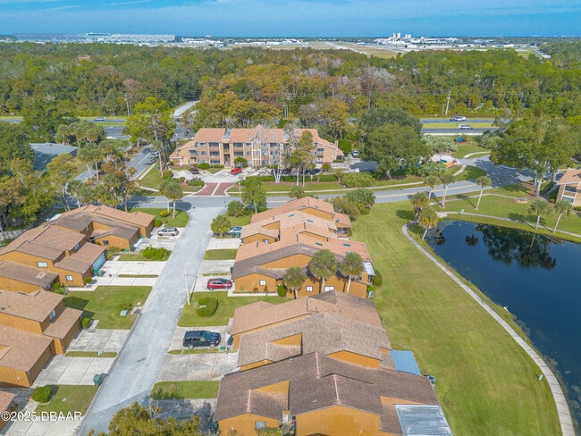 Building Photo - 120 Lakewood Village Cir