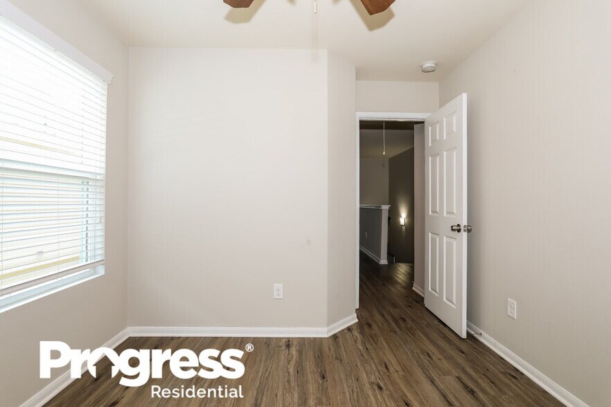 Building Photo - 16738 N Gull Dr