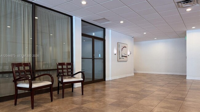 Building Photo - 6900 Bay Dr