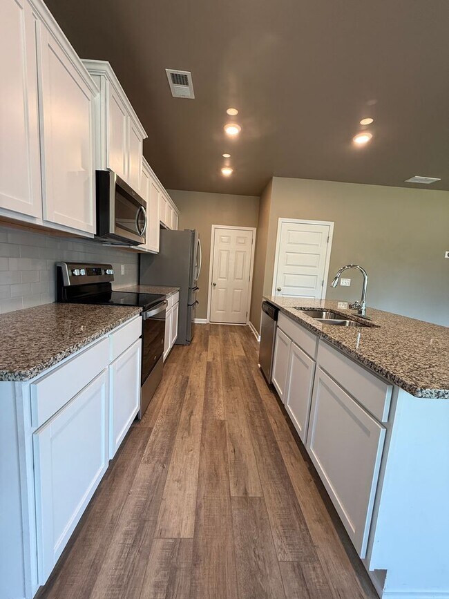 Building Photo - 4 Bed/2.5 Bath Home near Ft. Gordon