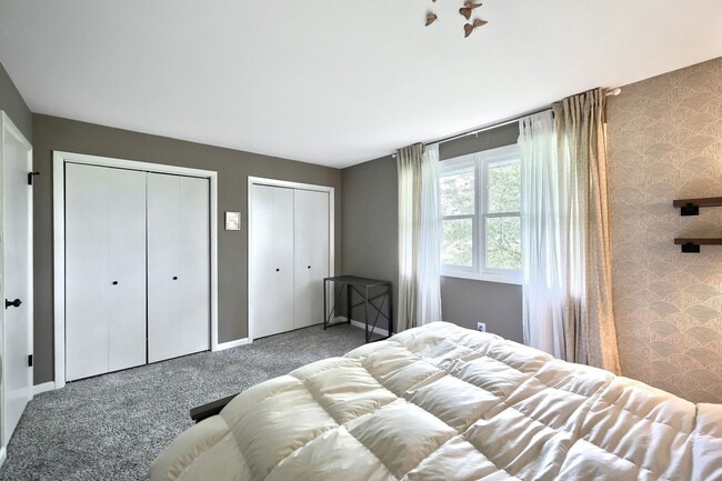 Building Photo - Beautiful Full Home in York